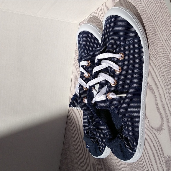 Tommy Bahama Slip-on Sneakers Flats Tennis Shoes - Picture 12 of 13